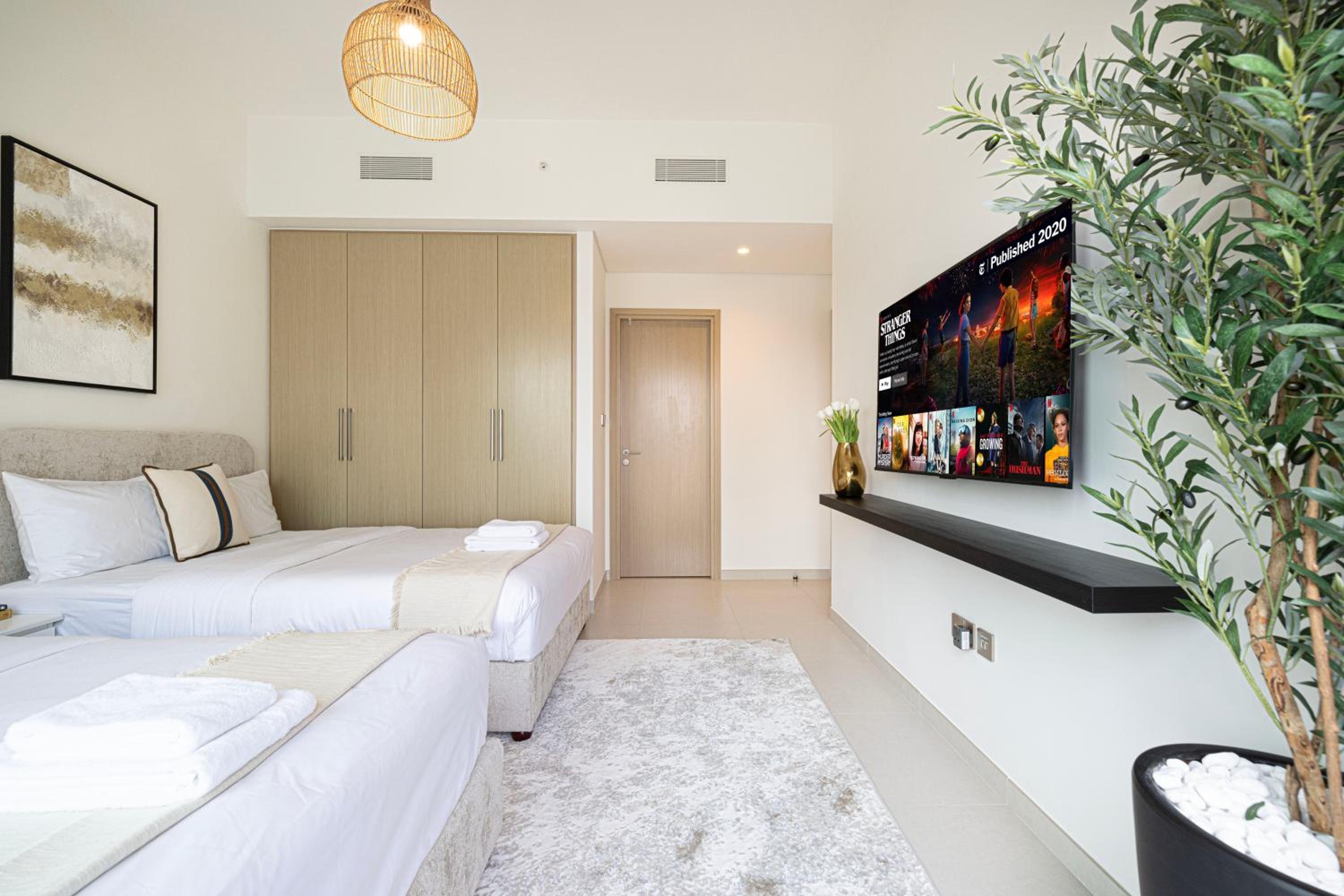 BURJ ROYALE - Luxurious Two-Bedroom apartment in DOWNTOWN, Burj Khalifa view POOL in the building, 5-min walk to Dubai Mall & Dubai Fountains