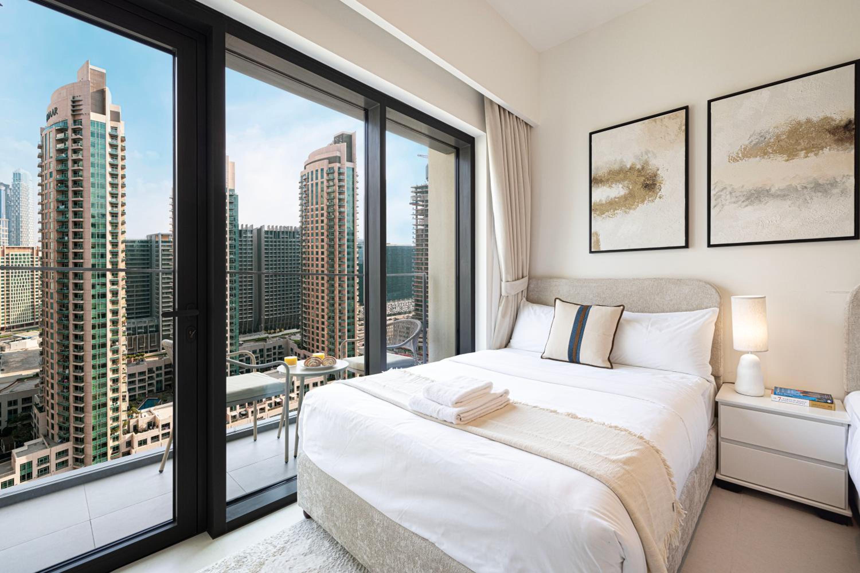BURJ ROYALE - Luxurious Two-Bedroom apartment in DOWNTOWN, Burj Khalifa view POOL in the building, 5-min walk to Dubai Mall & Dubai Fountains