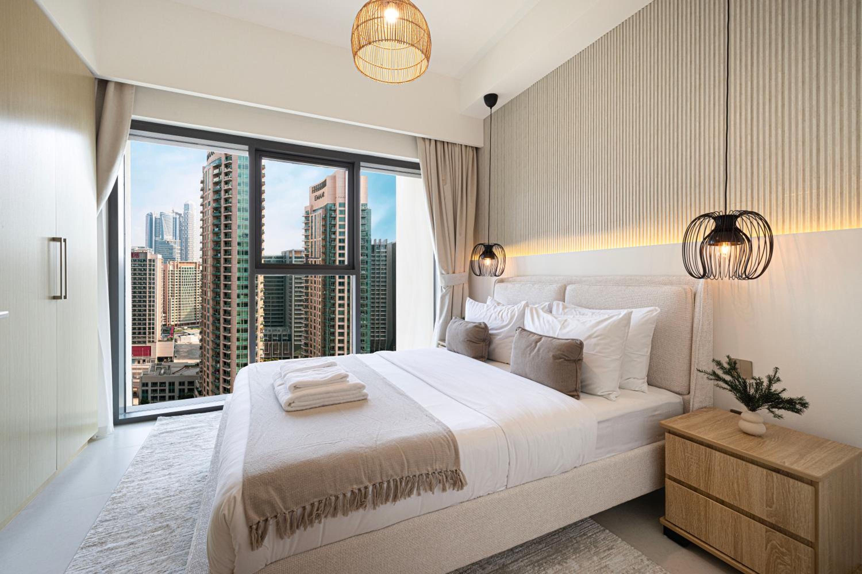 BURJ ROYALE - Luxurious Two-Bedroom apartment in DOWNTOWN, Burj Khalifa view POOL in the building, 5-min walk to Dubai Mall & Dubai Fountains