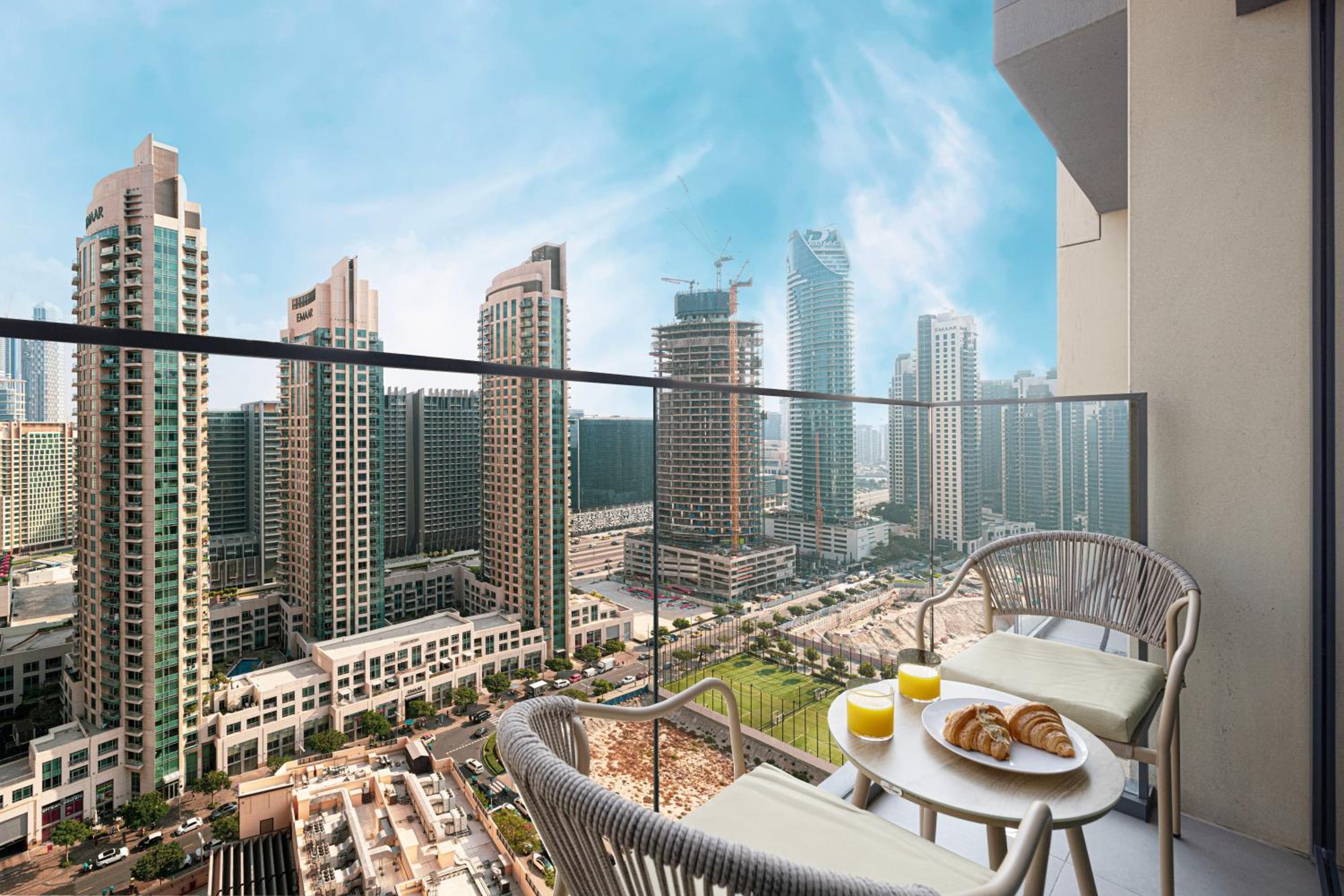 BURJ ROYALE - Luxurious Two-Bedroom apartment in DOWNTOWN, Burj Khalifa view POOL in the building, 5-min walk to Dubai Mall & Dubai Fountains