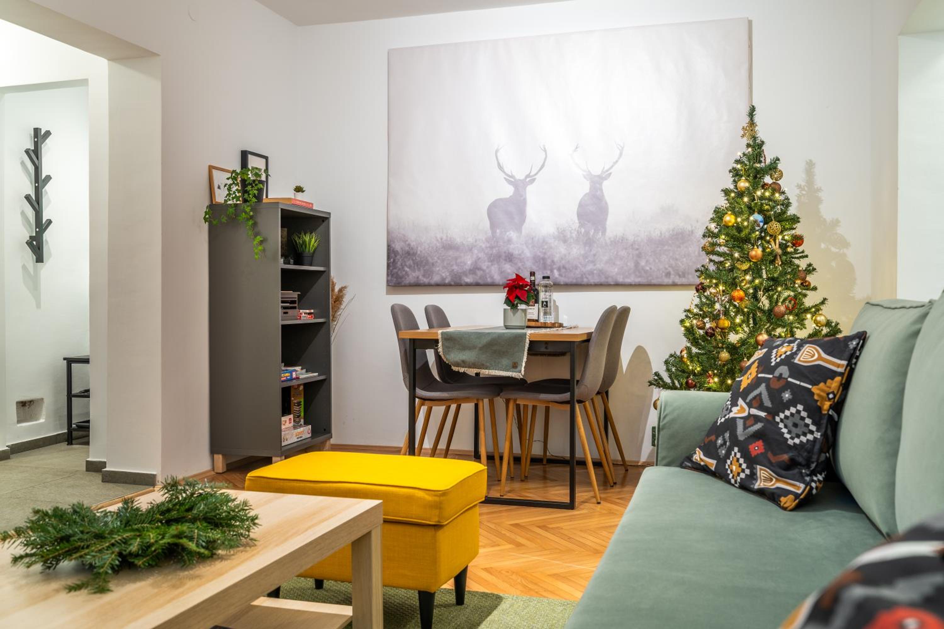 The Cozy Deer Apartment