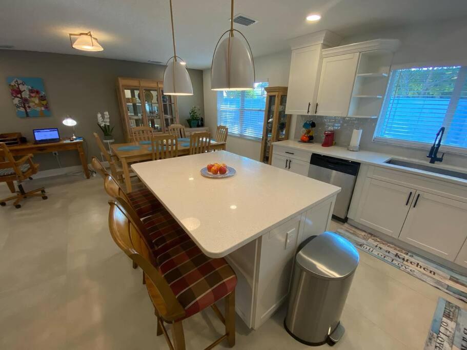 Angelita's Lake Retreat 3br3ba heated pool home view 5