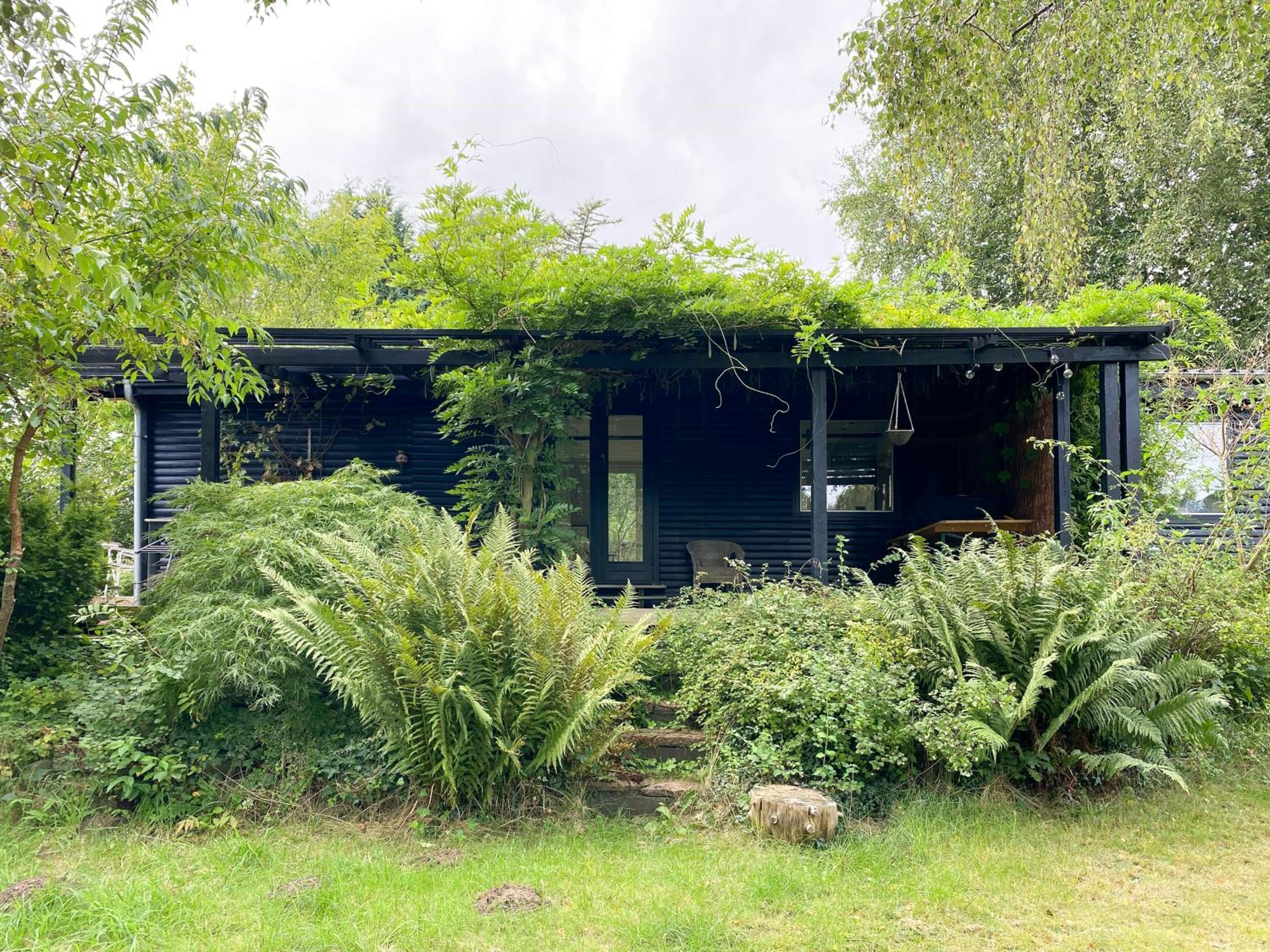 Bright And Colourful Summer House In Kulhuse