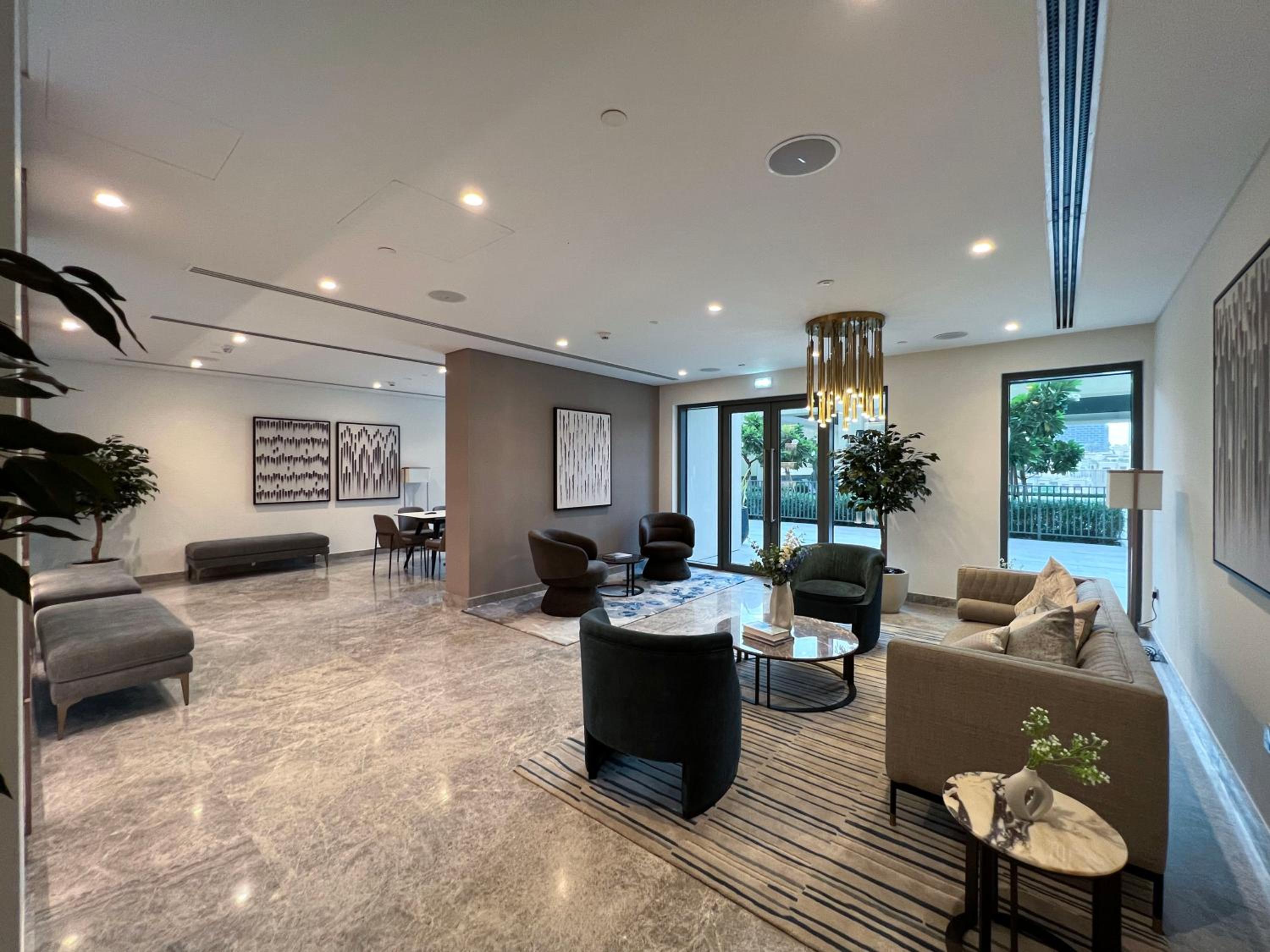 BURJ ROYALE - Luxurious Two-Bedroom apartment in DOWNTOWN, Burj Khalifa view POOL in the building, 5-min walk to Dubai Mall & Dubai Fountains