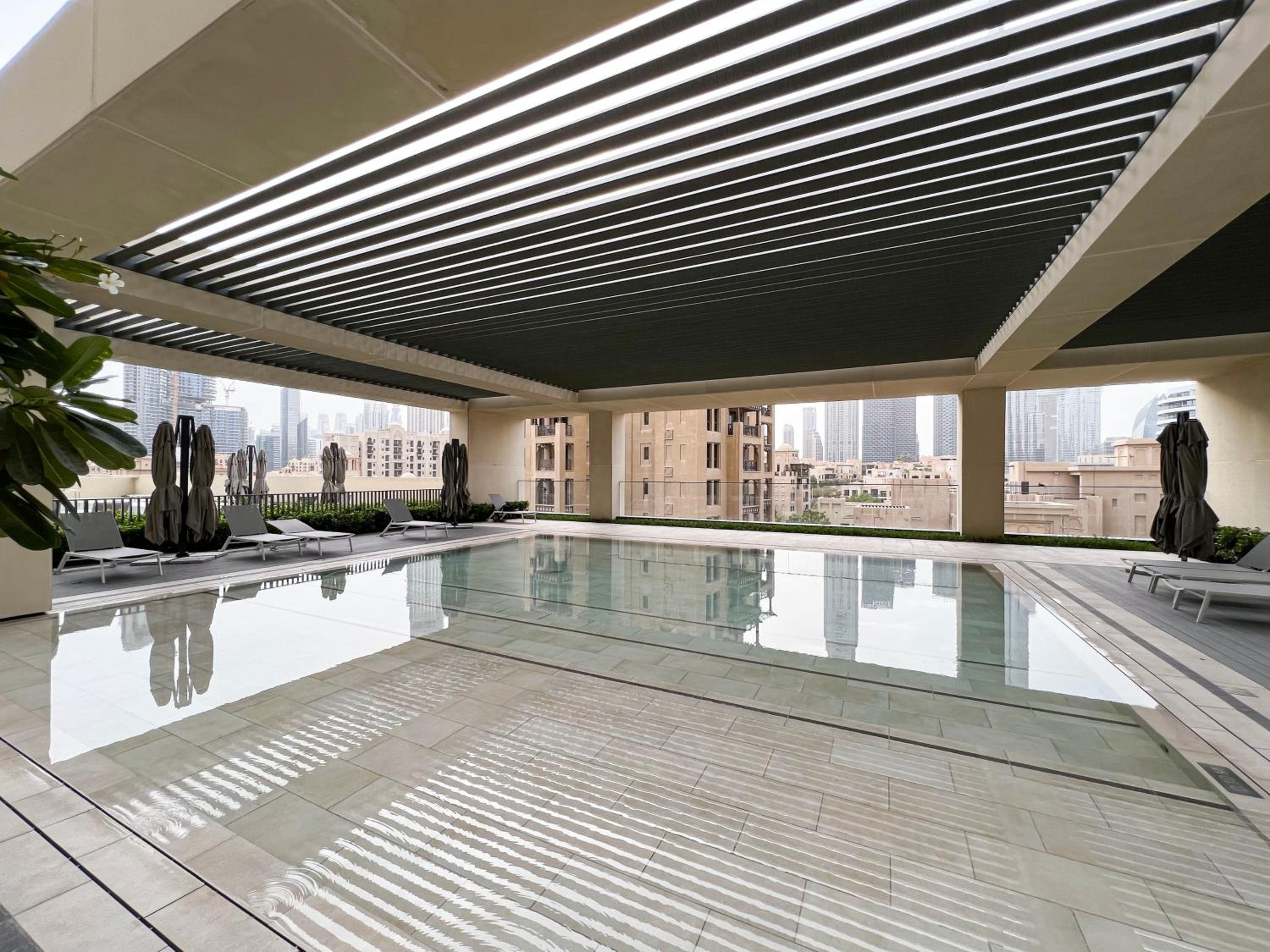 BURJ ROYALE - Luxurious Two-Bedroom apartment in DOWNTOWN, Burj Khalifa view POOL in the building, 5-min walk to Dubai Mall & Dubai Fountains
