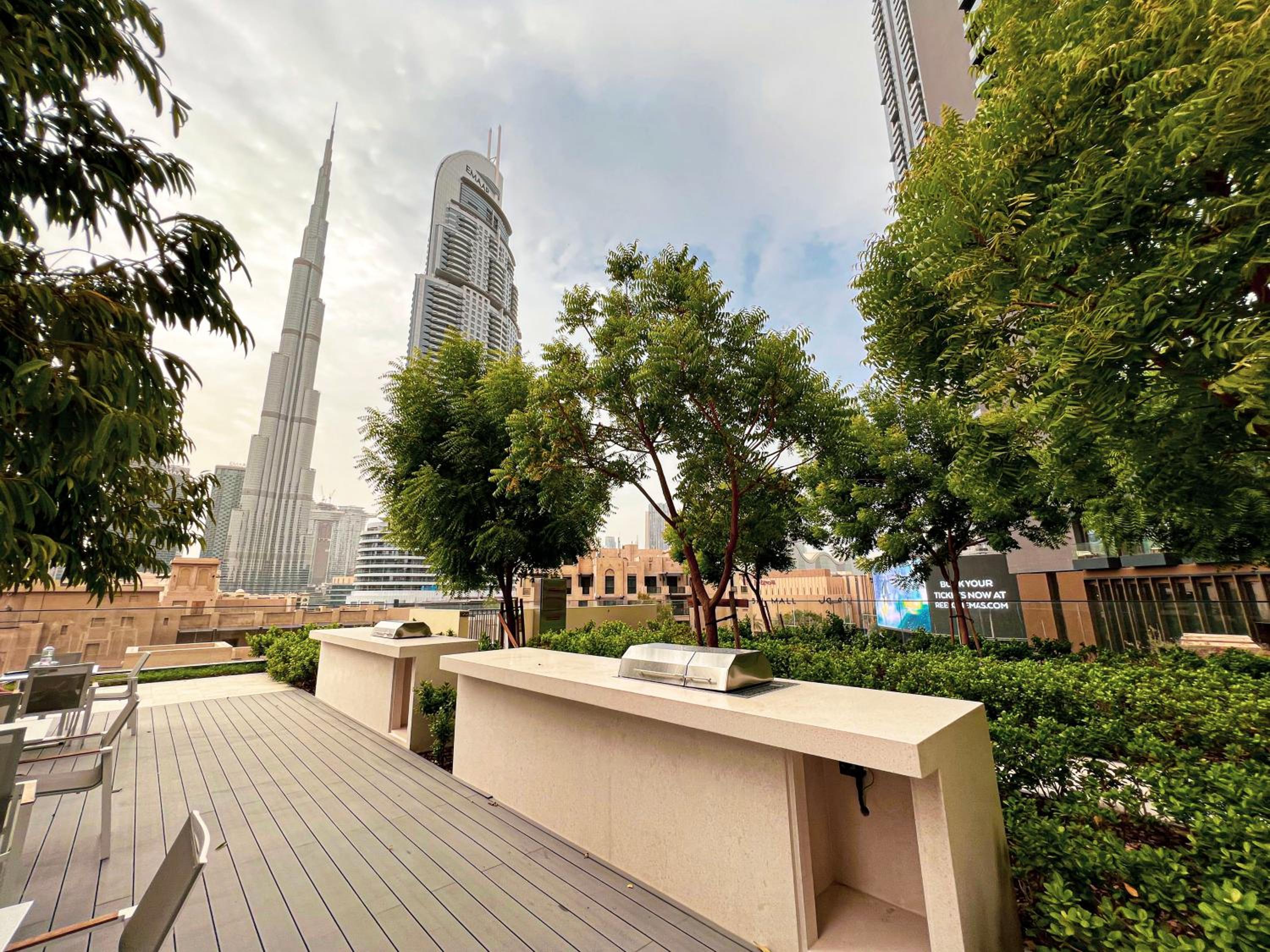 BURJ ROYALE - Luxurious Two-Bedroom apartment in DOWNTOWN, Burj Khalifa view POOL in the building, 5-min walk to Dubai Mall & Dubai Fountains