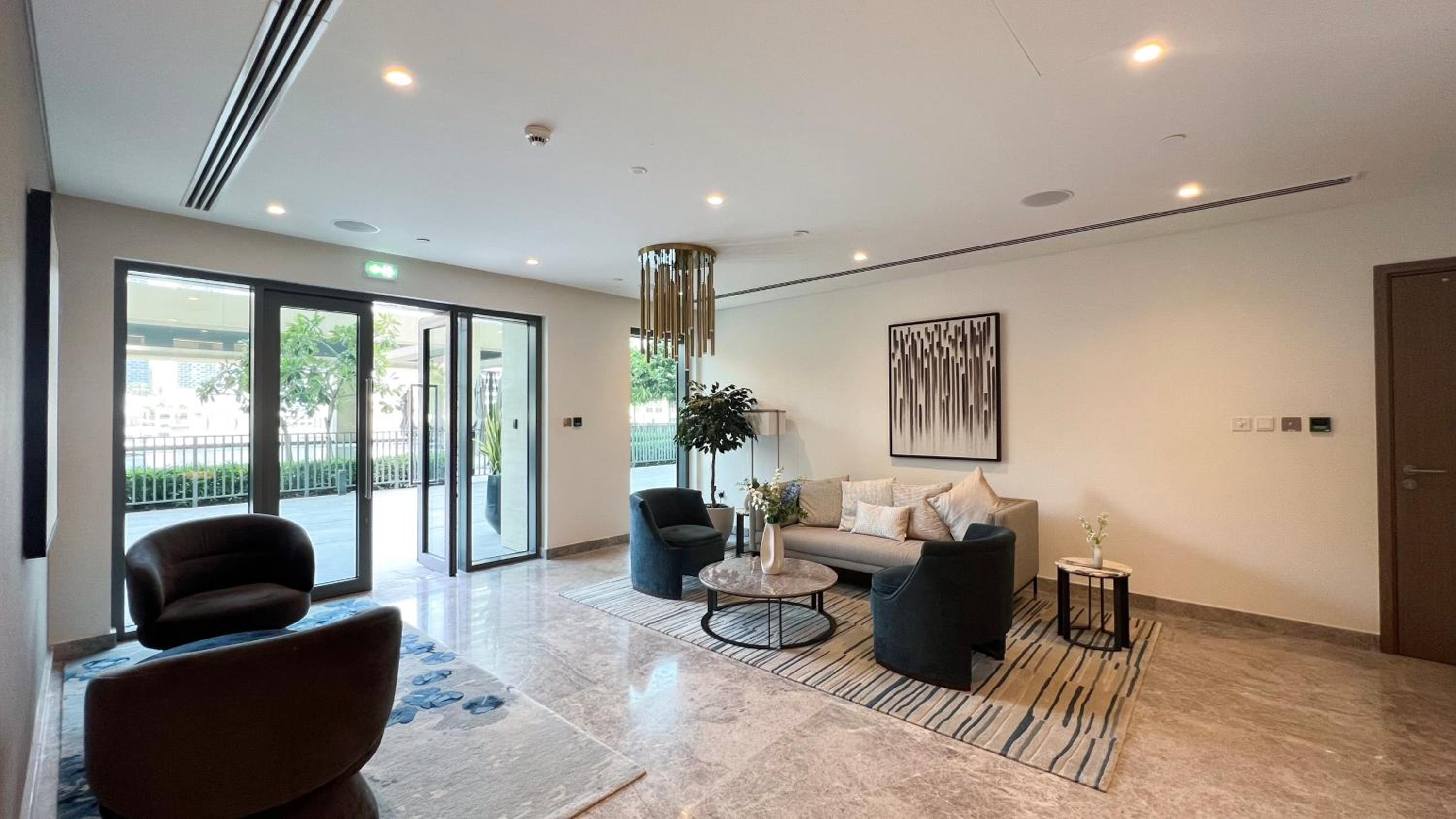 BURJ ROYALE - Luxurious Two-Bedroom apartment in DOWNTOWN, Burj Khalifa view POOL in the building, 5-min walk to Dubai Mall & Dubai Fountains