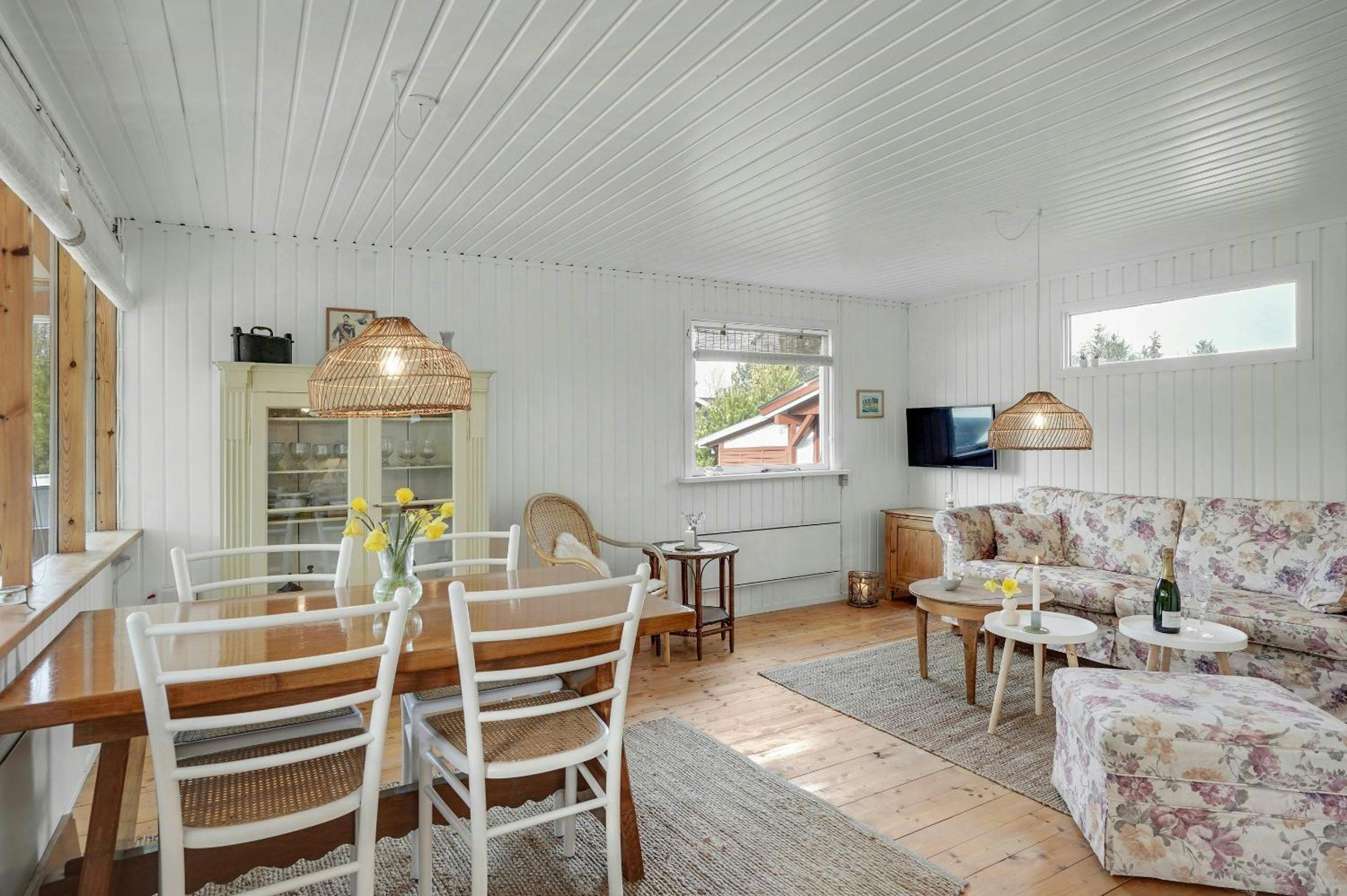 Charm And Idyll In Hou view 4