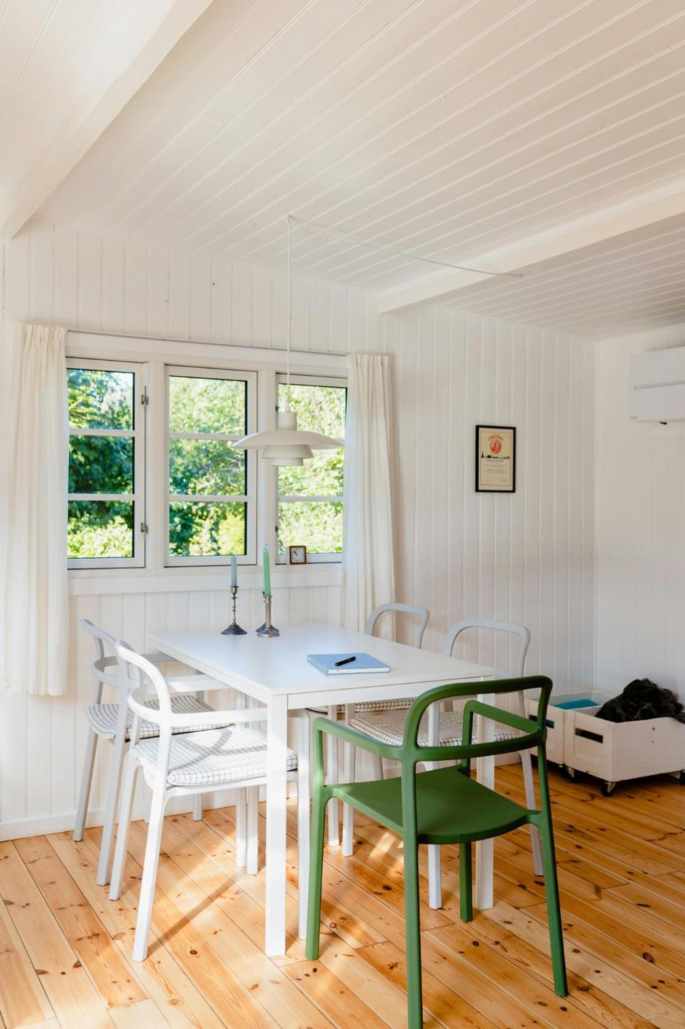 Cottage Life In Intimate Wooden Cabin