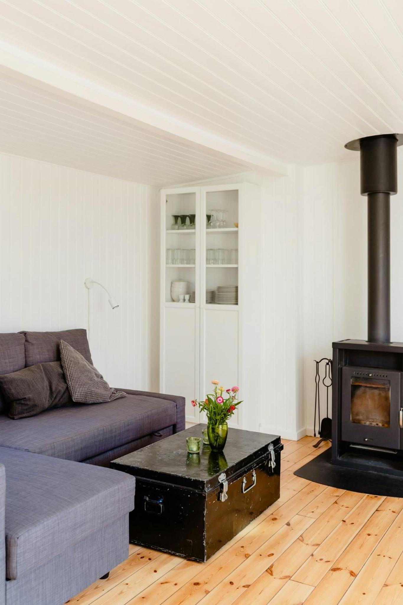 Cottage Life In Intimate Wooden Cabin