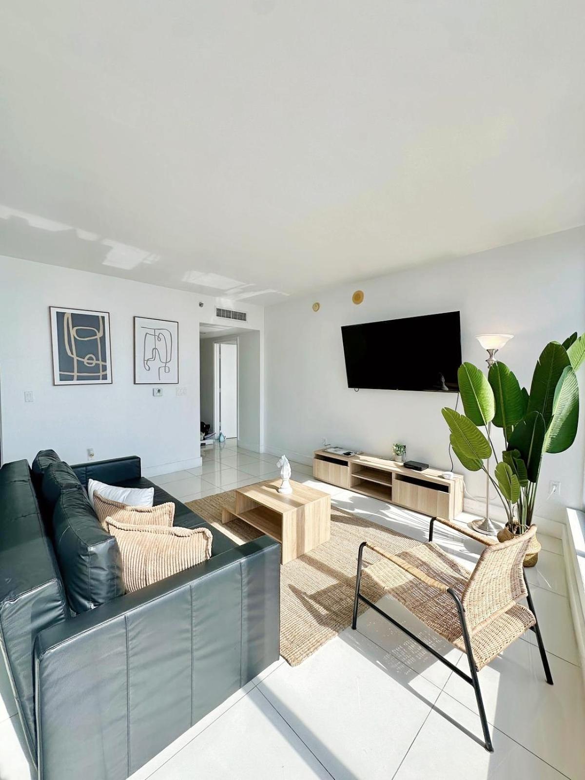 Luxury Condo with Panoramic Views at Icon Brickell