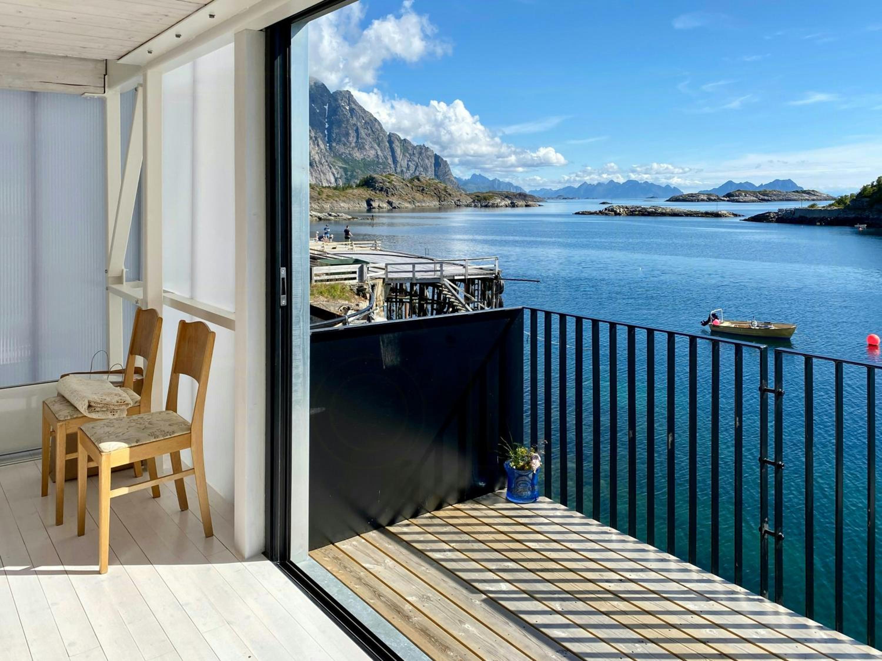 Modern Seaside House In Henningsvær view 4