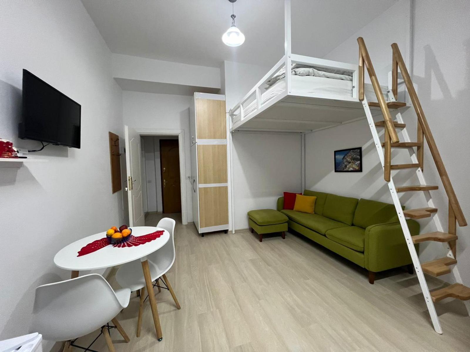 Comfy Studio APT close to Lake Park