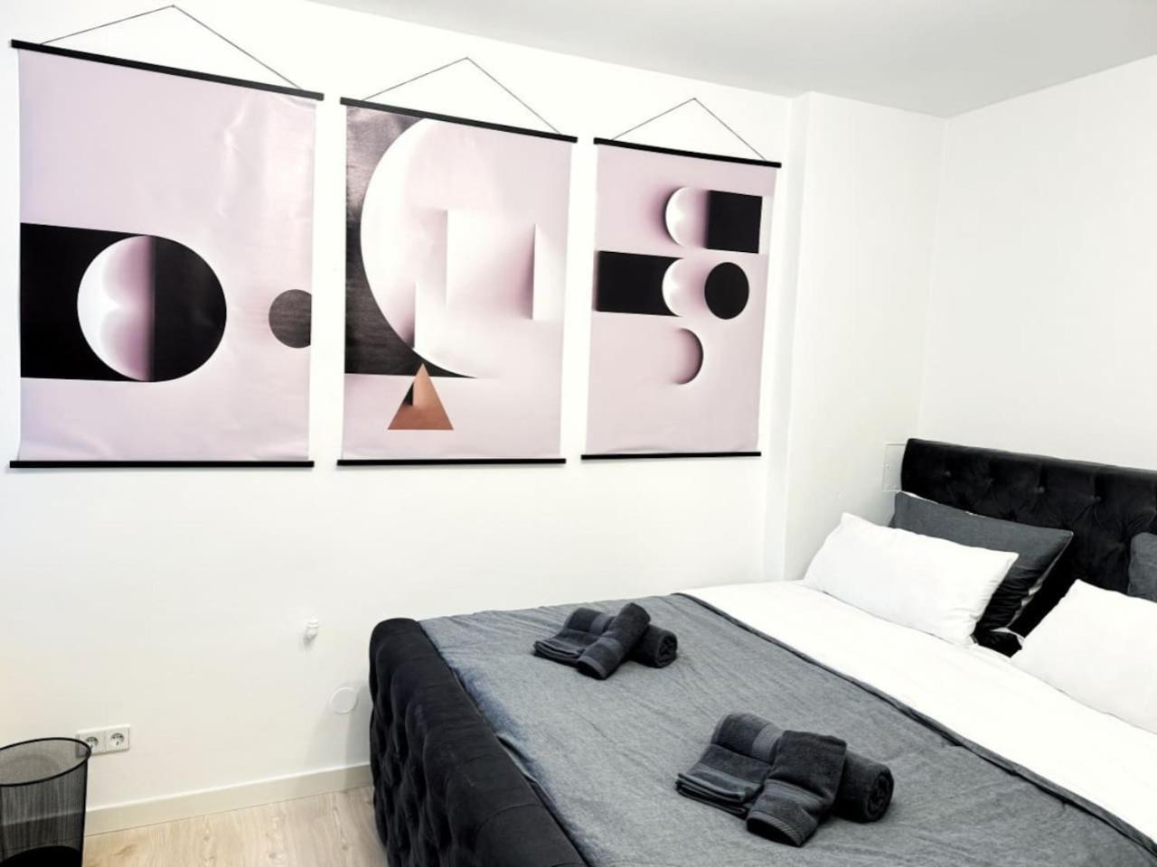 HolidayHome Apartments I Luxery Private Room in Heart of Berlin