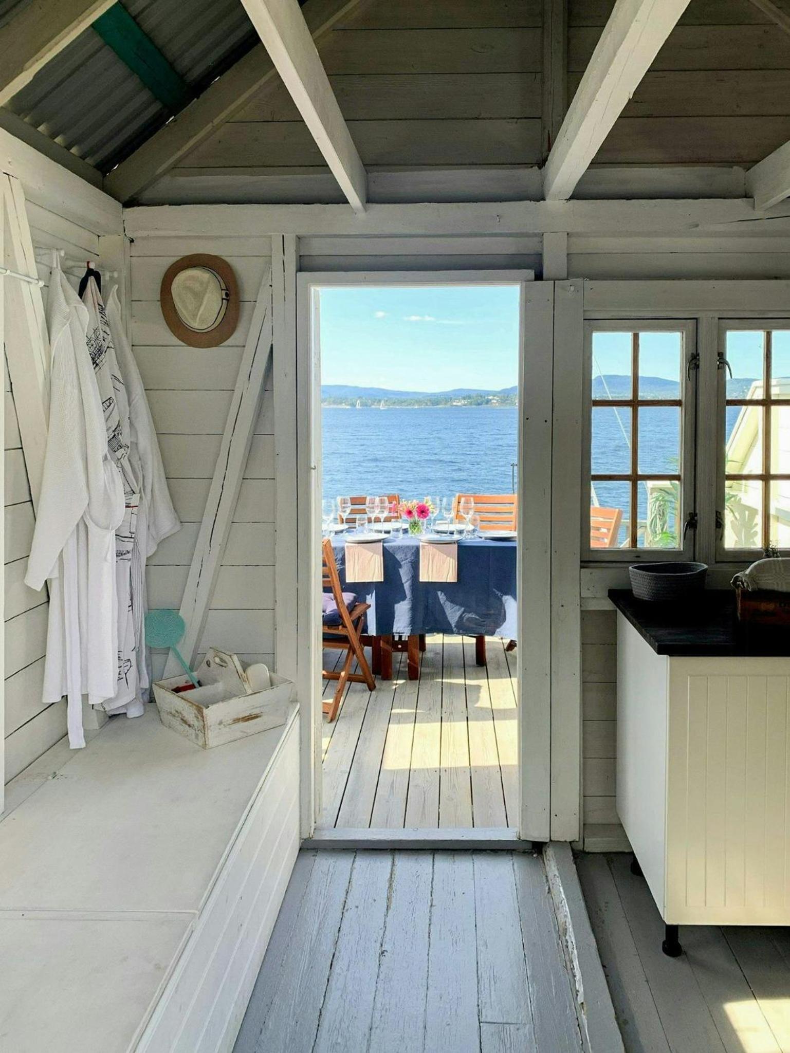 Historical Cabin At Flaskebekk