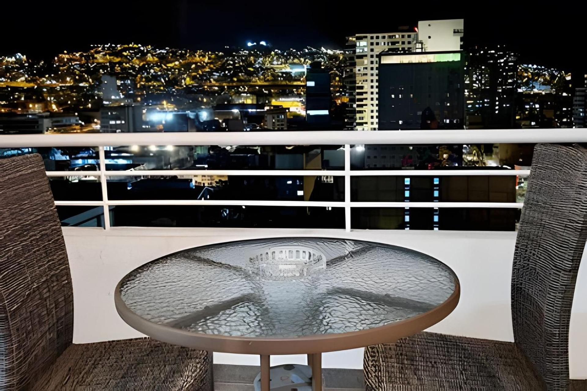 Exclusivo Departamento, piso 14, amplia terraza y vista a la ciudad. Clinica Antofagasta