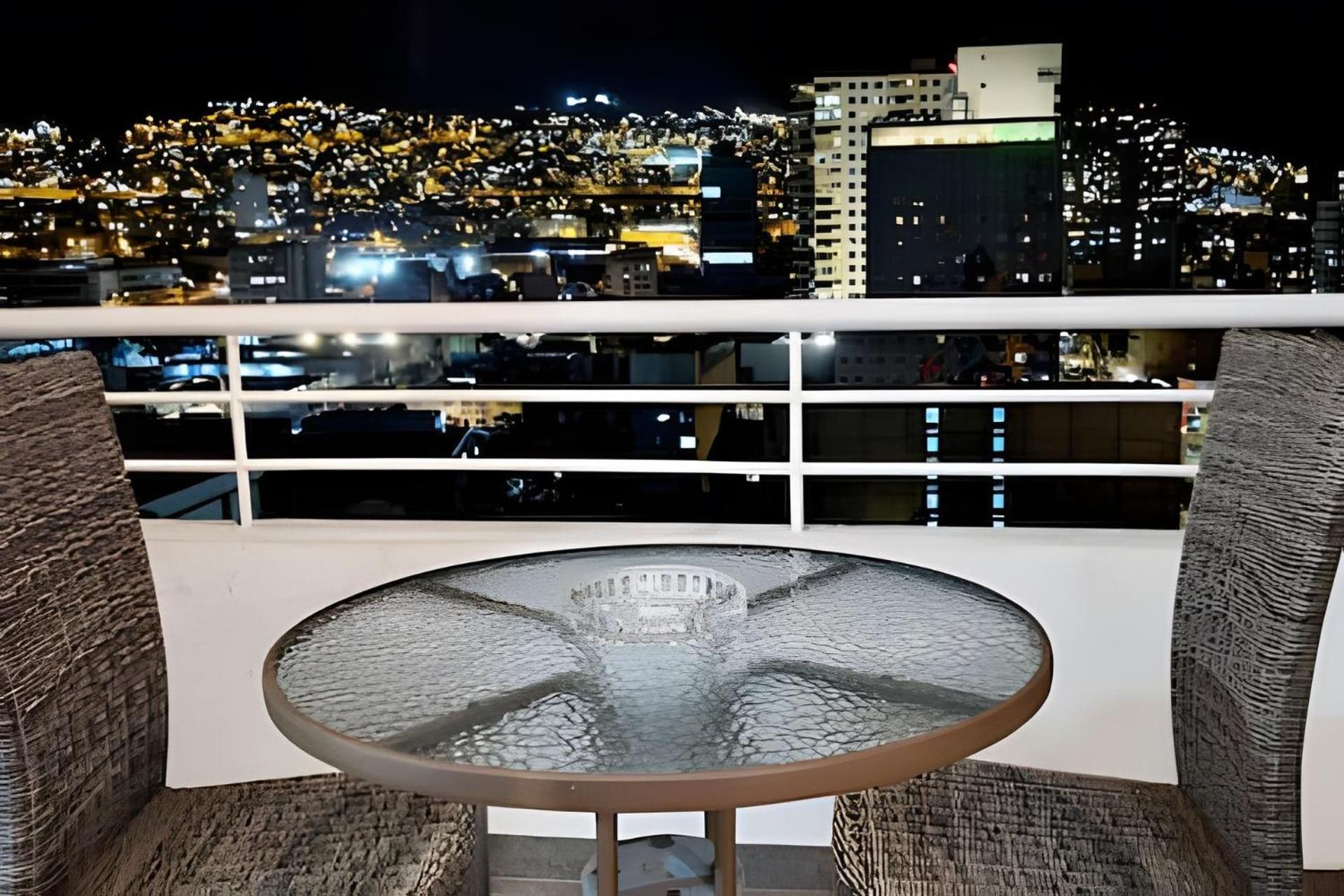 Exclusivo Departamento, piso 14, amplia terraza y vista a la ciudad. Clinica Antofagasta