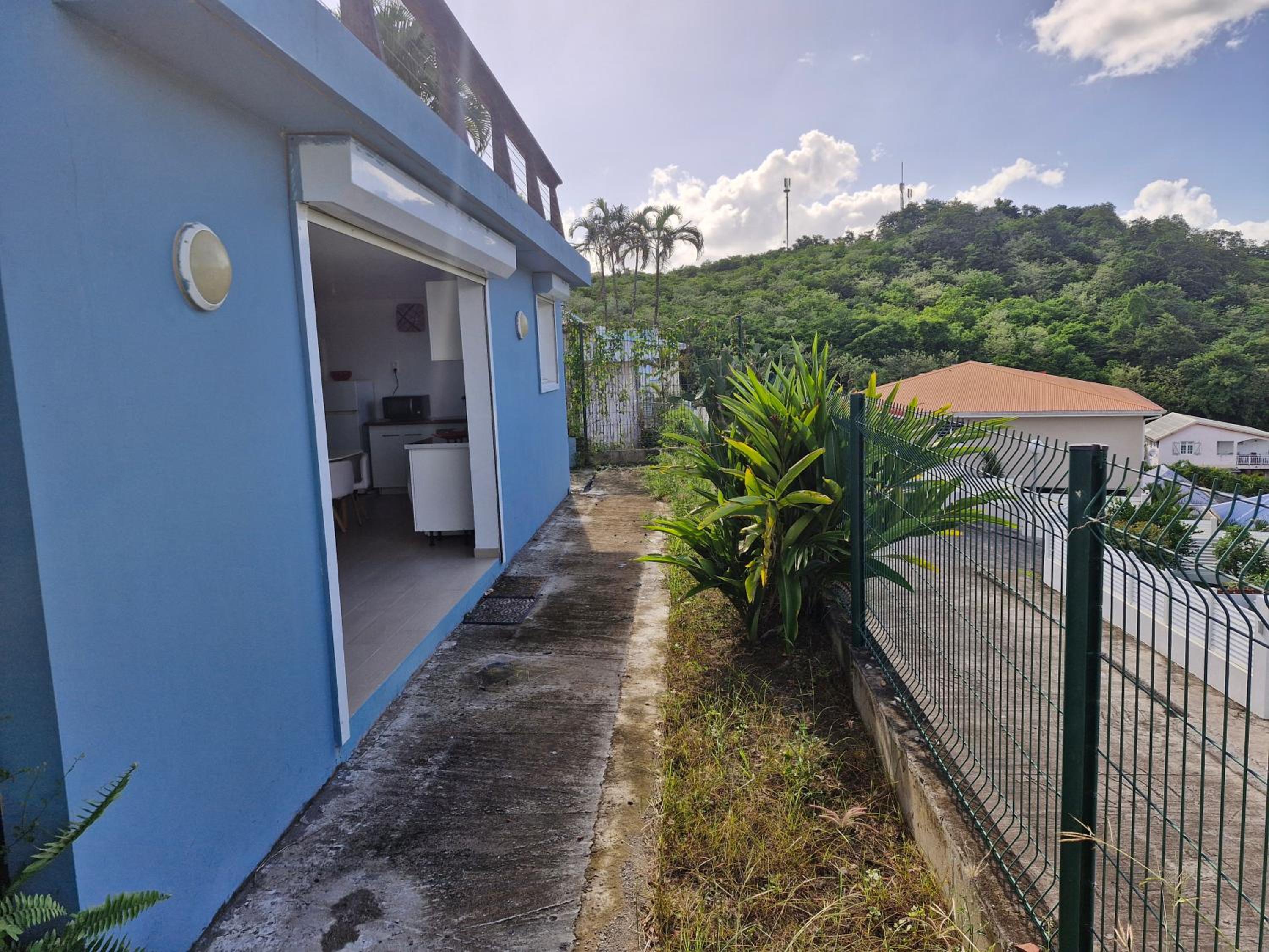 Kazpucins T2 vue mer et pitons view 3