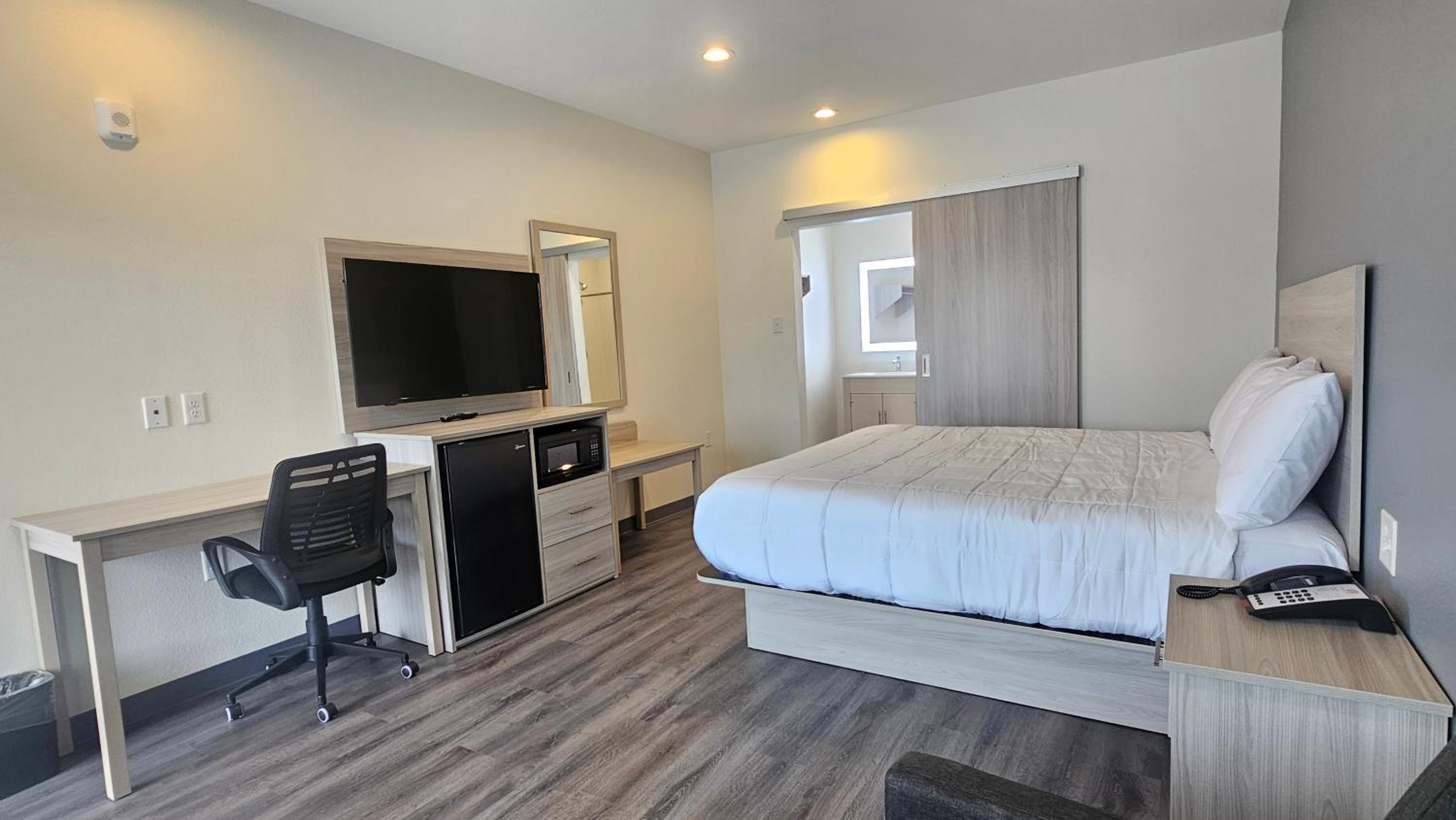 Palace Inn Baytown at Harrison st view 4