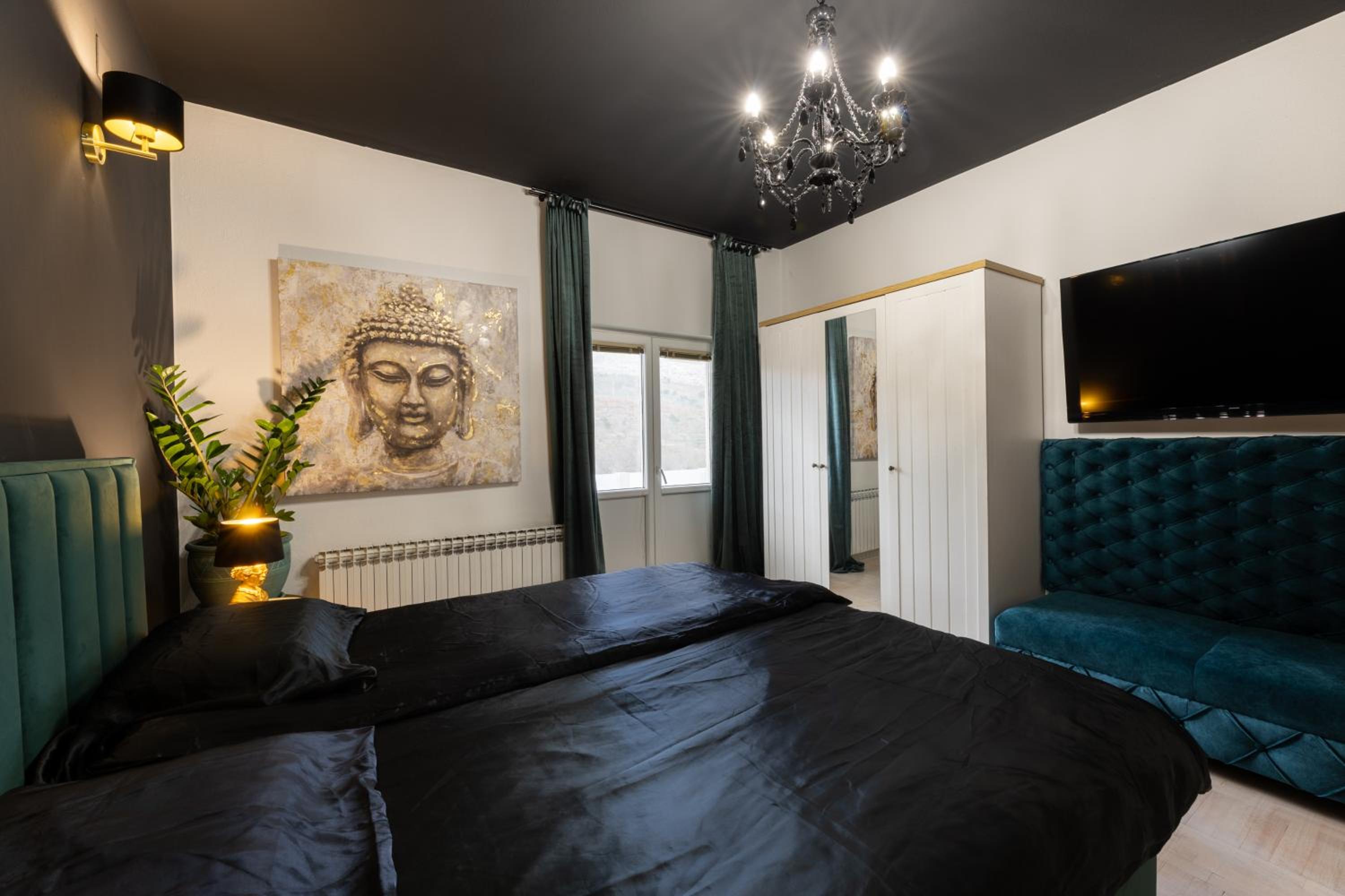 Lux apartment Sara with heated pool and jacuzzi view 3