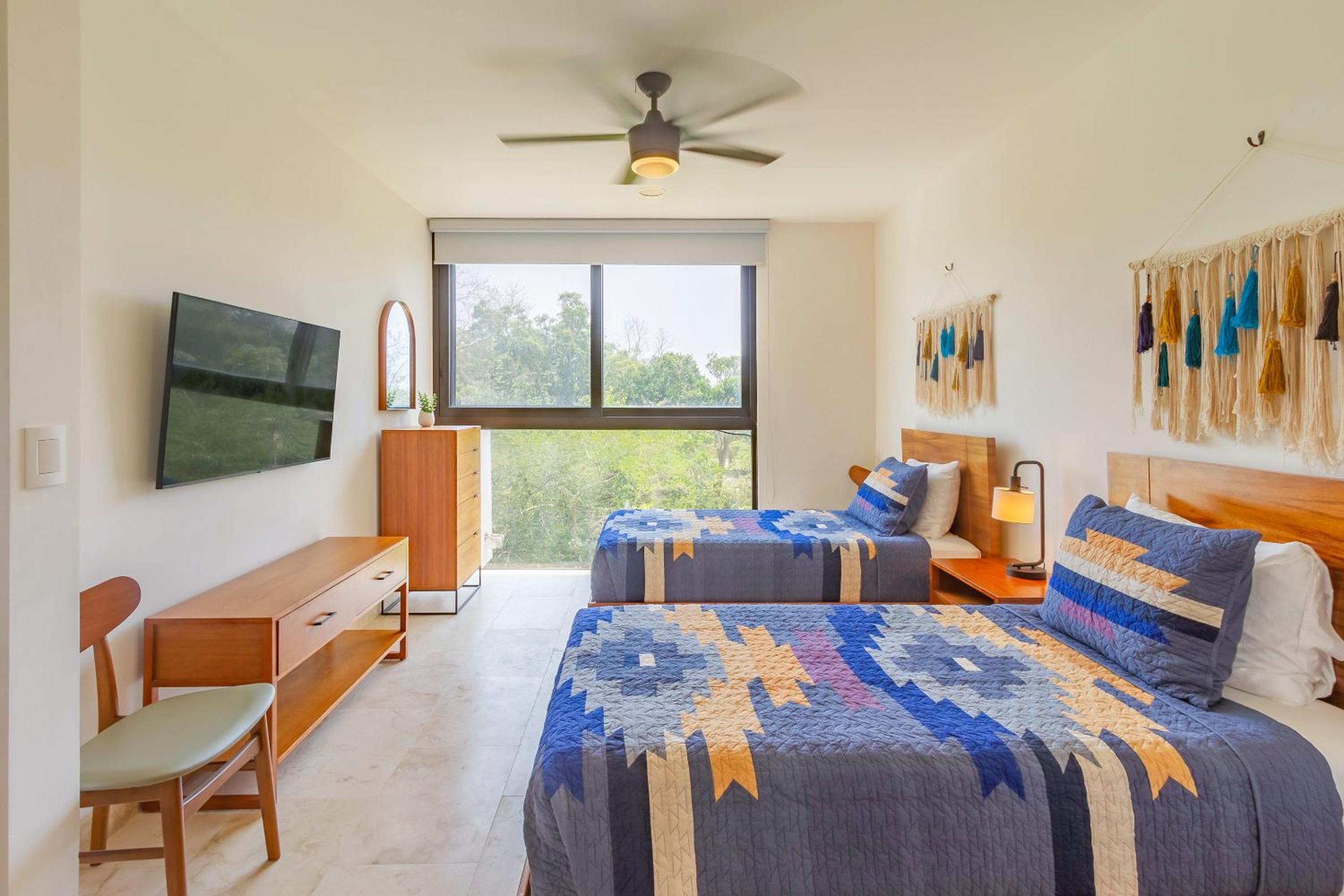 Tropical Bliss Apartments 3 Pools Rooftop Lounge and Gym