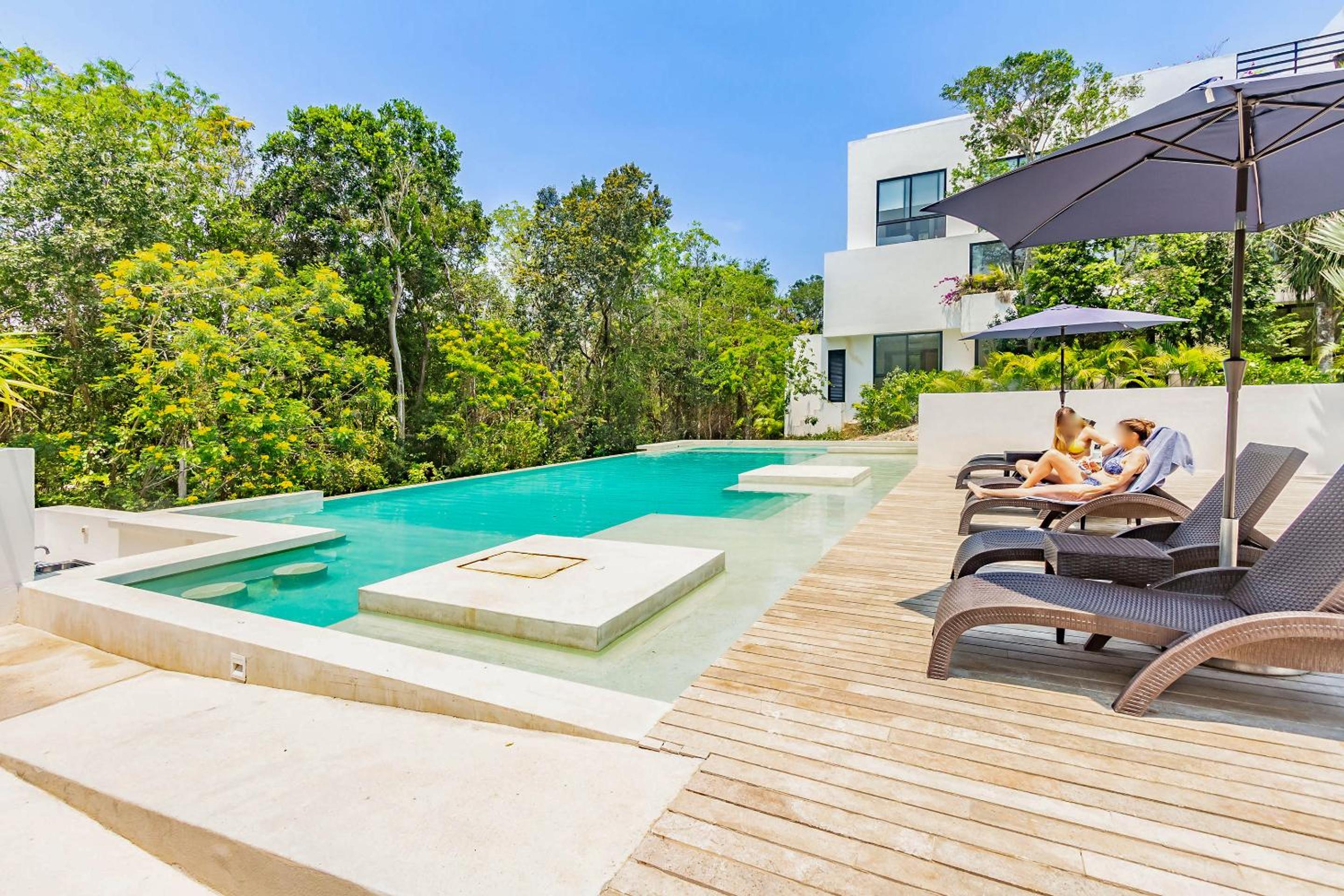 Tropical Bliss Apartments 3 Pools Rooftop Lounge and Gym