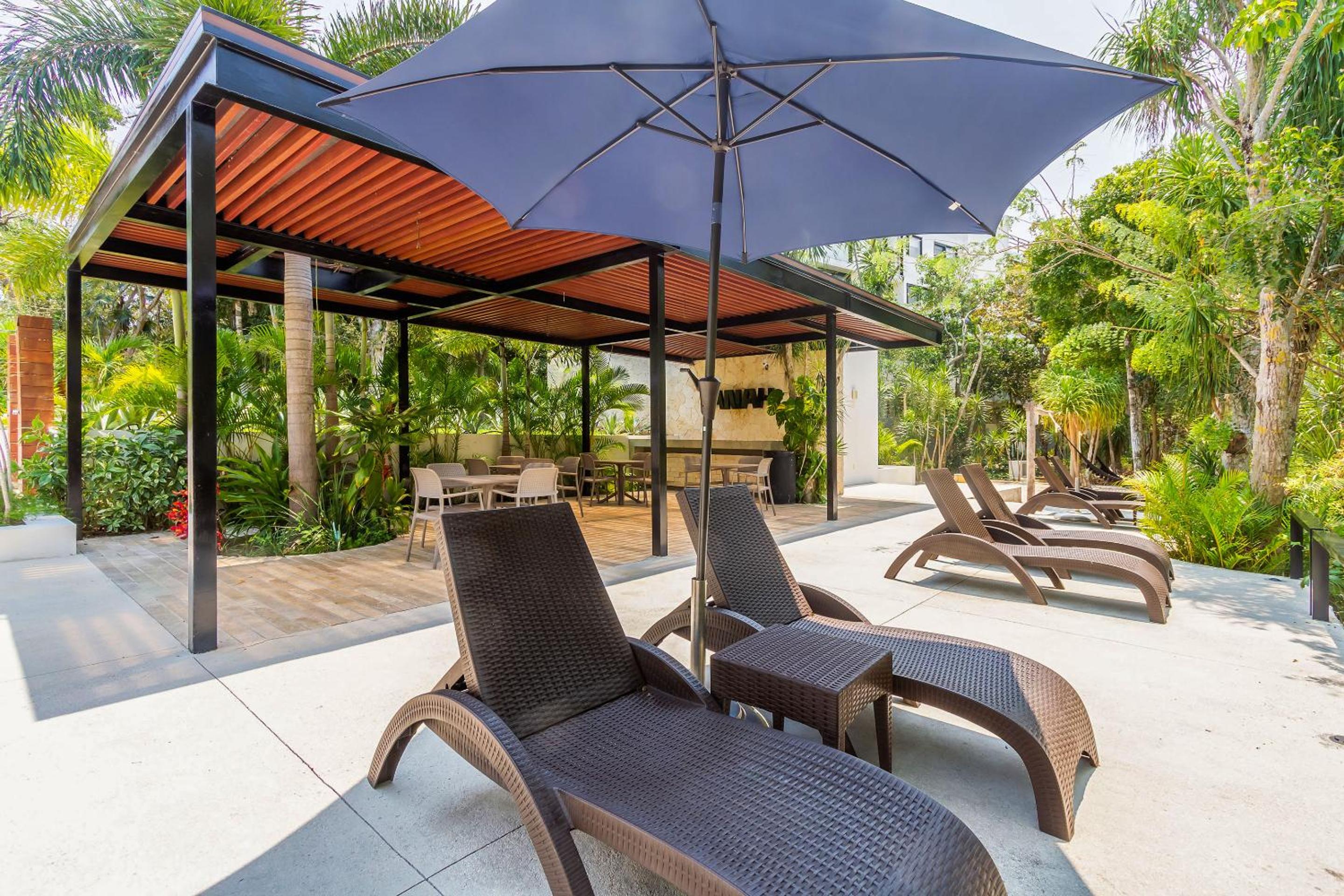 Tropical Bliss Apartments 3 Pools Rooftop Lounge and Gym