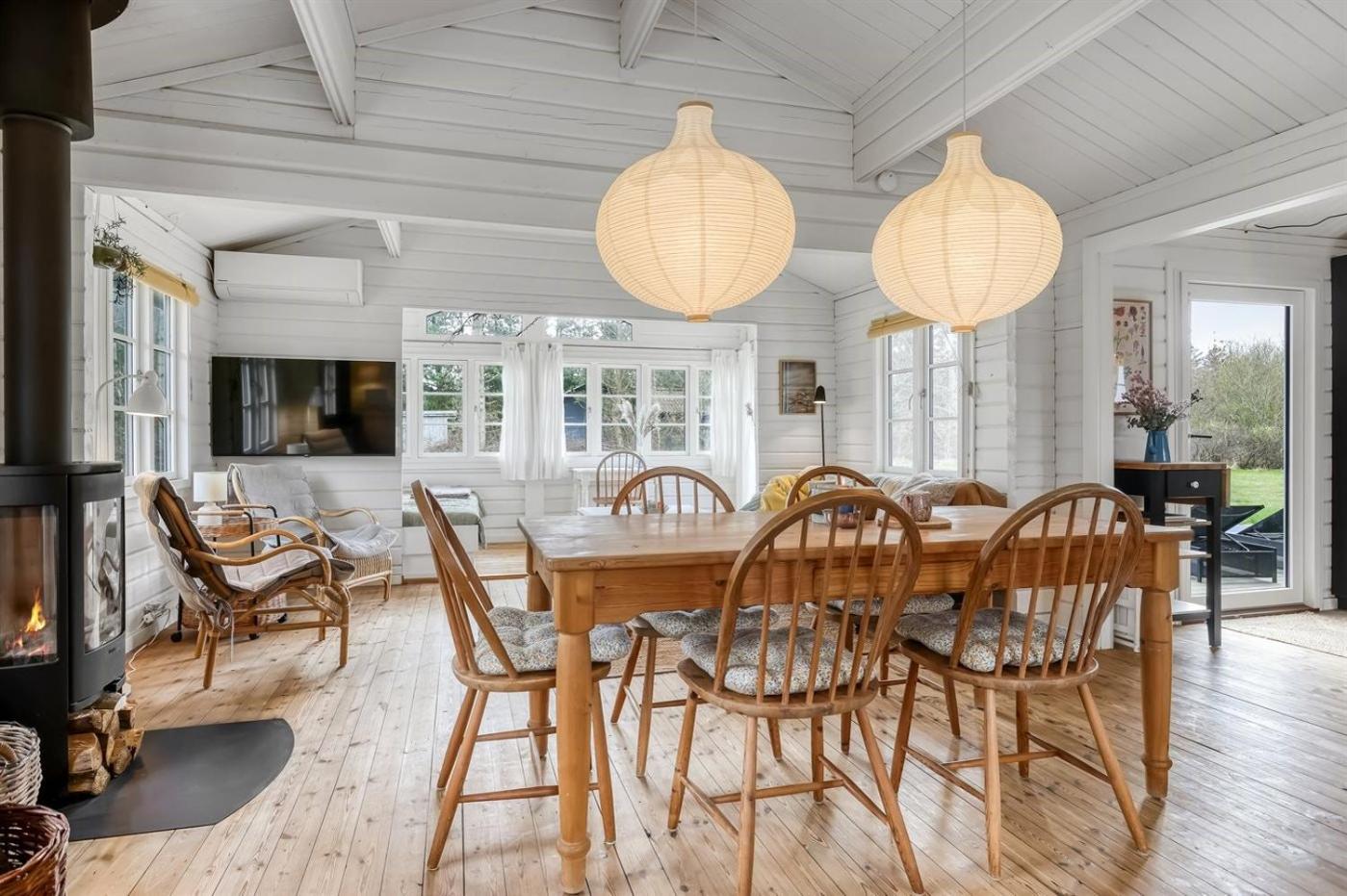 Family-Friendly Cottage Near Bratten Beach