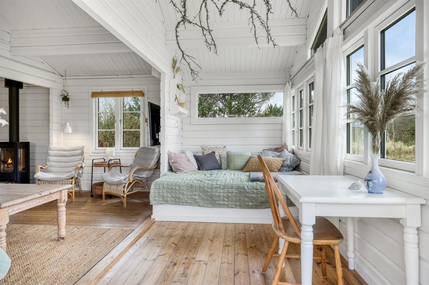 Family-Friendly Cottage Near Bratten Beach