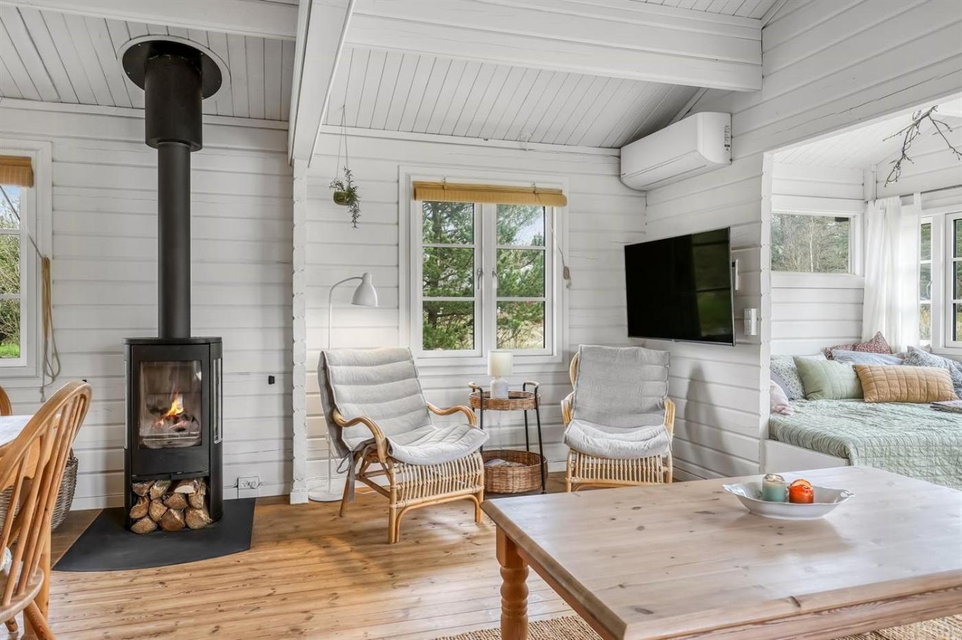 Family-Friendly Cottage Near Bratten Beach