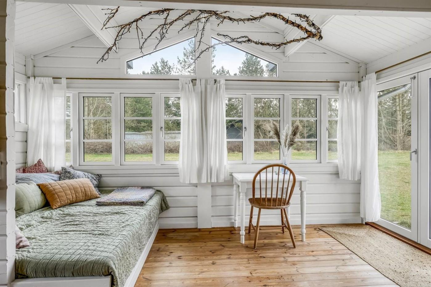 Family-Friendly Cottage Near Bratten Beach