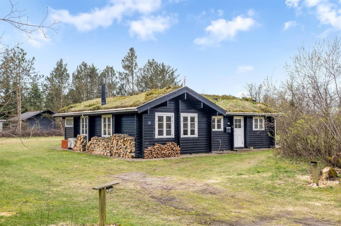 Family-Friendly Cottage Near Bratten Beach