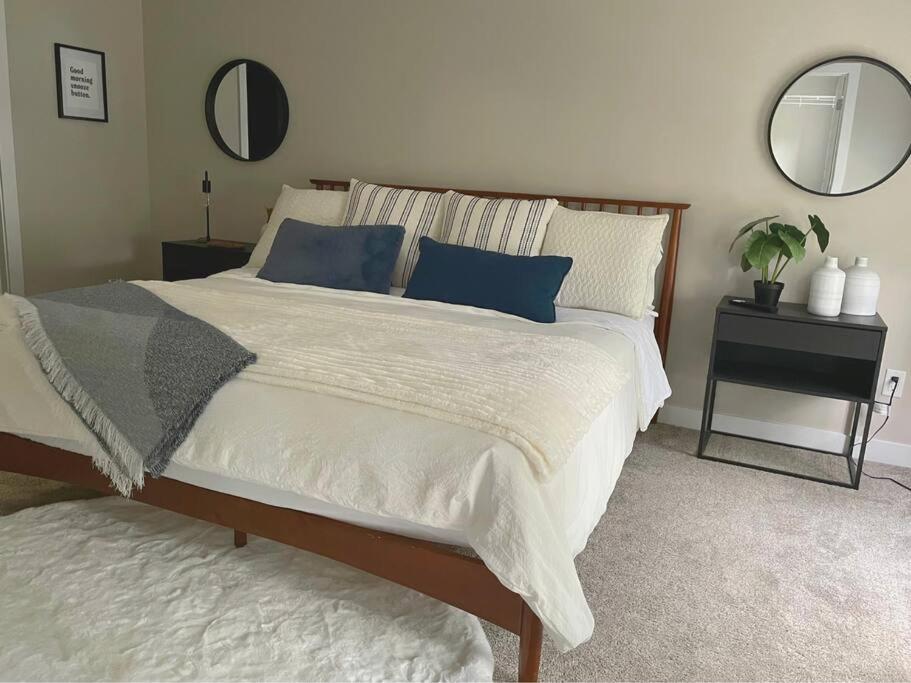 6 Bedrooms With Basement Suite Fully Stocked