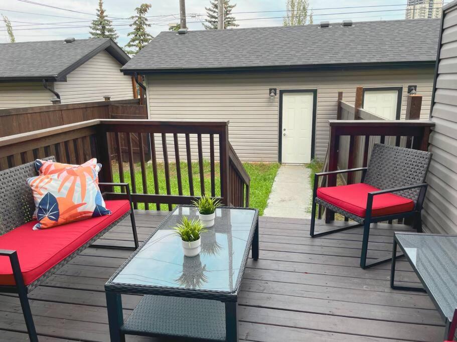 6 Bedrooms With Basement Suite Fully Stocked