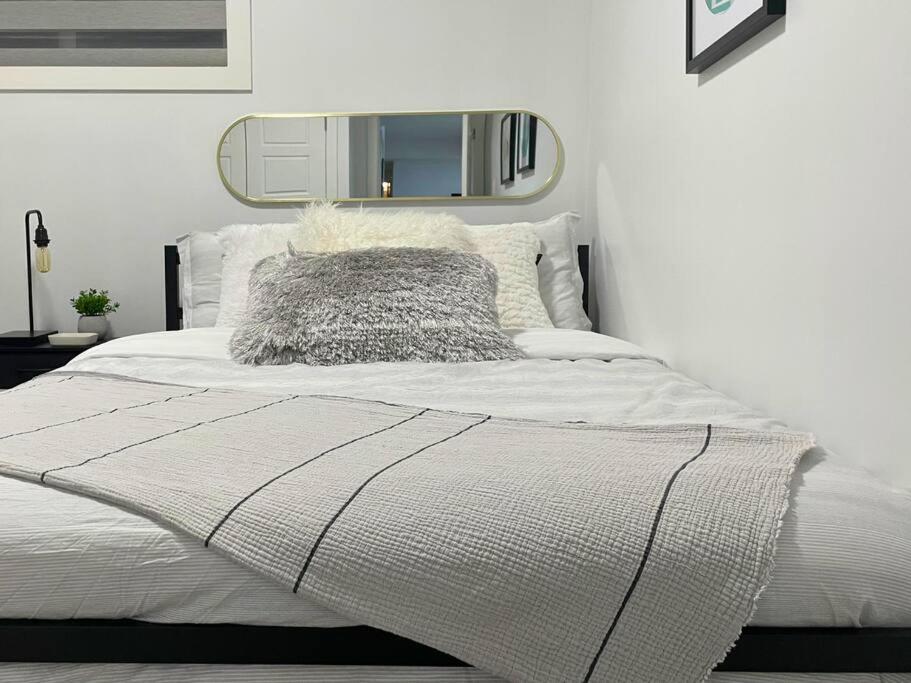 6 Bedrooms With Basement Suite Fully Stocked