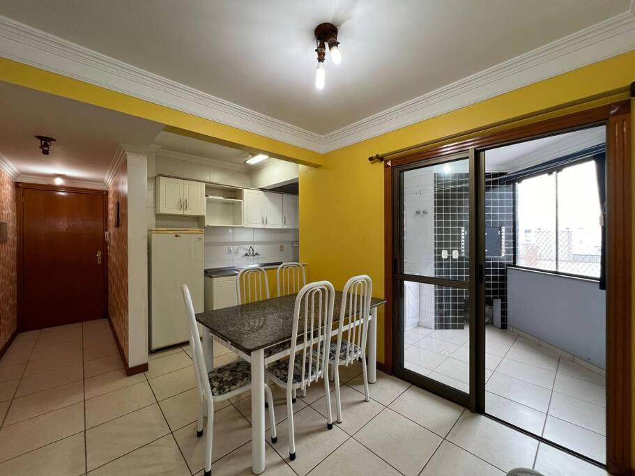 Apartamento 1 quadra do mar em Capão da Canoa