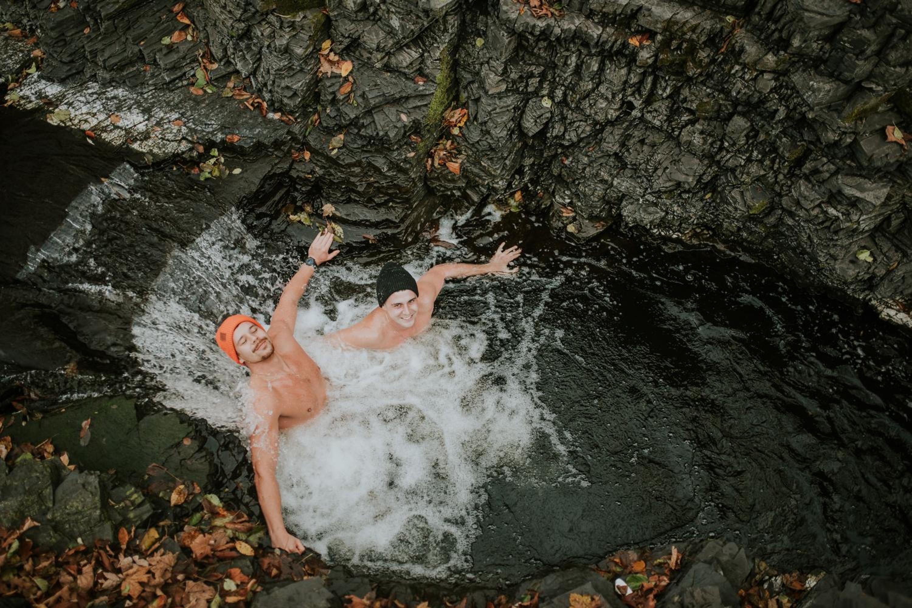 Aloha Glamp - Całoroczny glamping nad rzeką z prywatną balią - Stok narciarski, góry, lasy, sauna