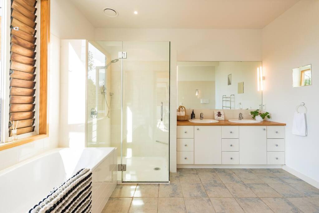 Private Luxury in Paihia - with Heated Pool