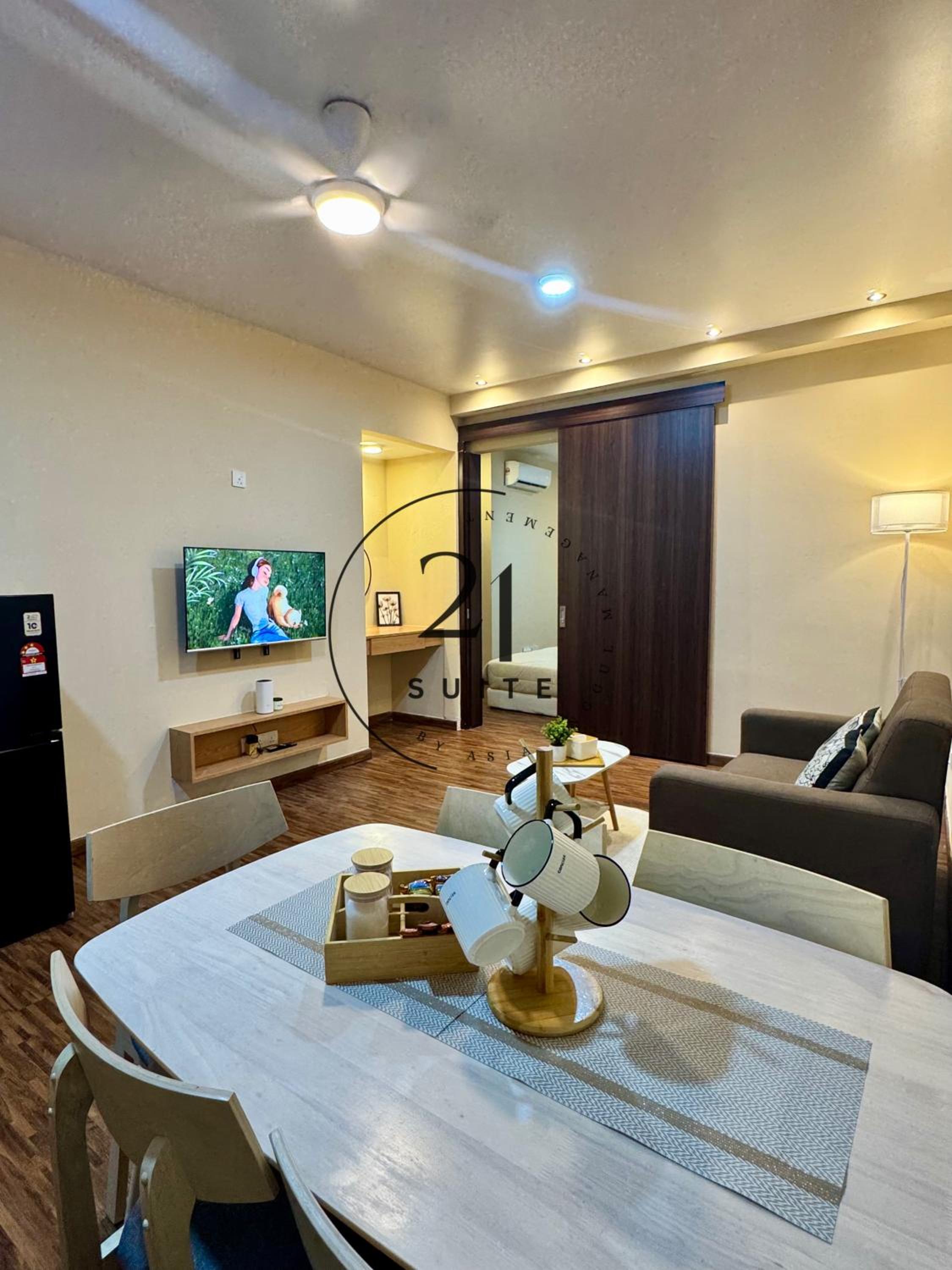 K Avenue -high floor balcony -free wifi & parking photo 5