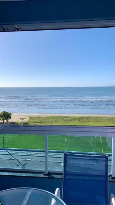 Apto vista para o mar