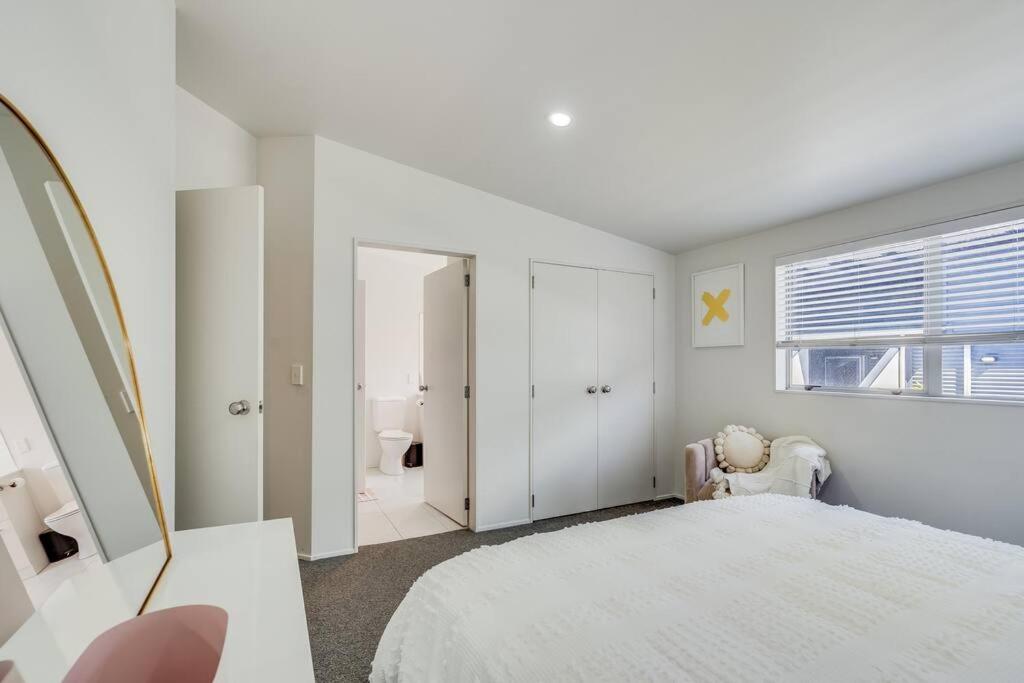 Golden Retreat, Central Mount Maunganui view 5