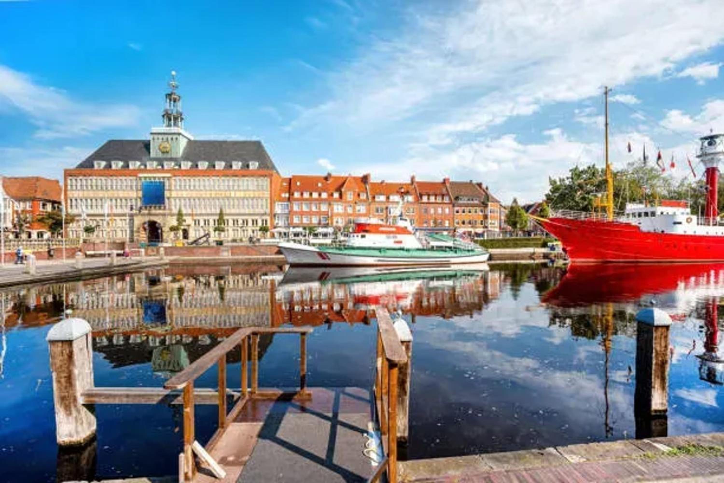 Bright apartment in Emden with terrace 60 m²