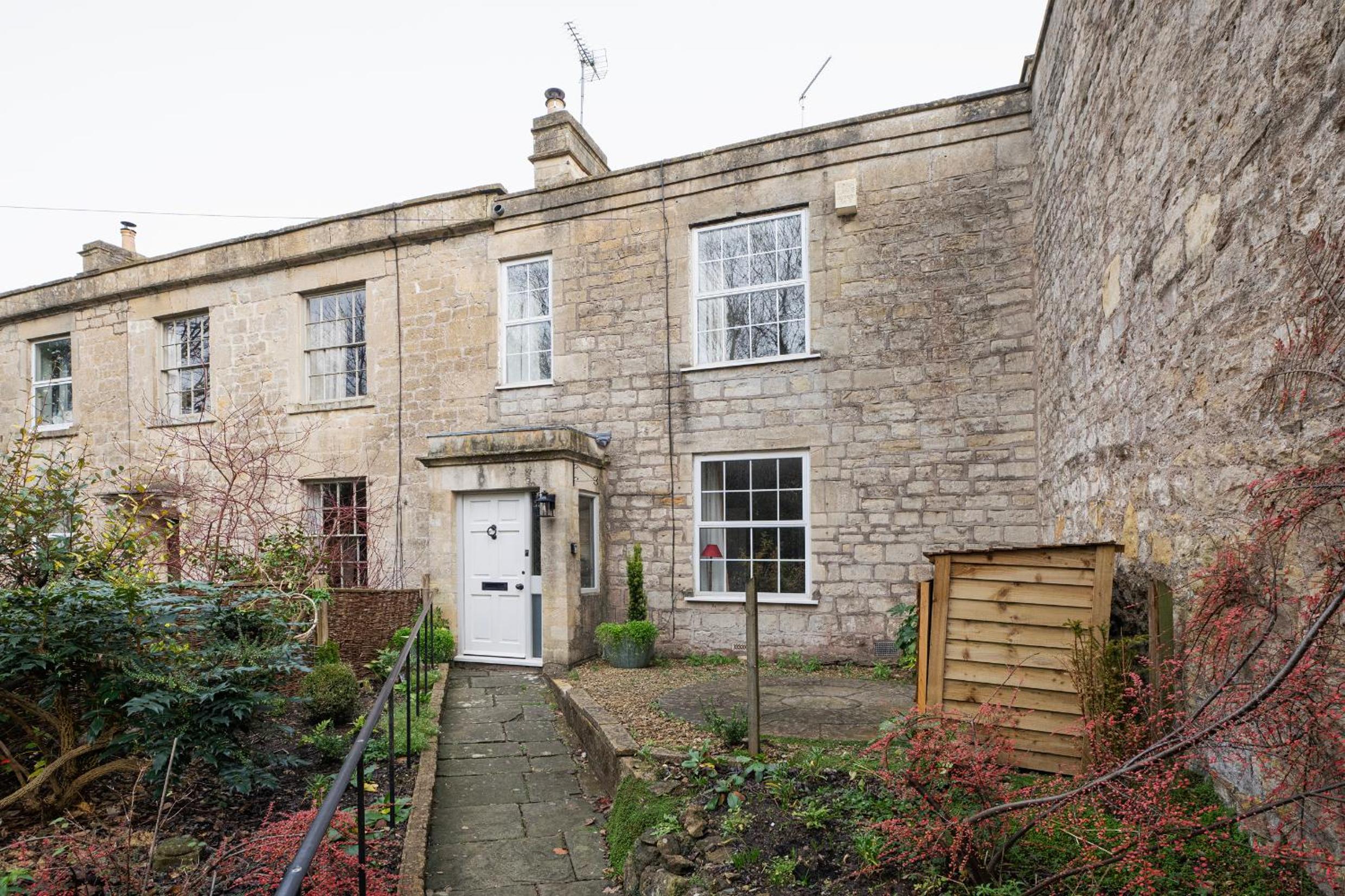 Churchill House - Two Bedrooms - Street Parking - Garden view 2