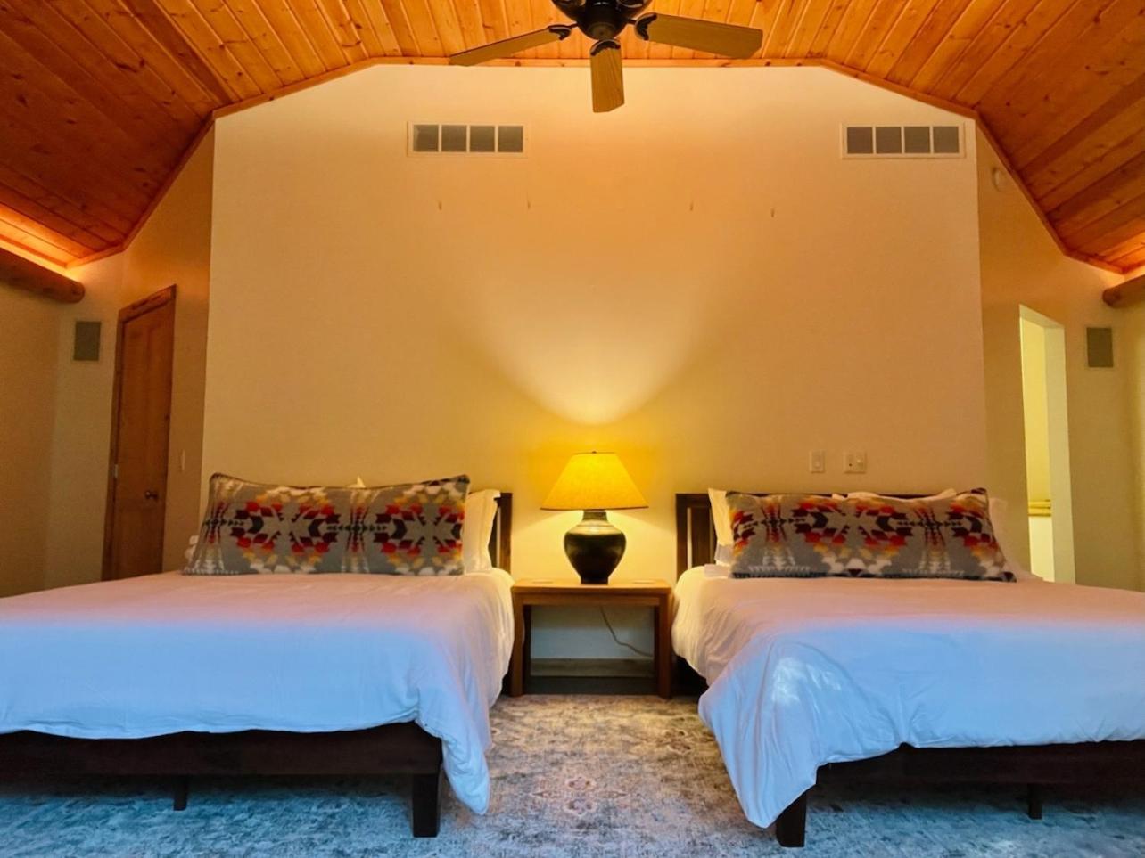 Monarch Lodge, Giant Riverview, Hot Tub, Fireplace