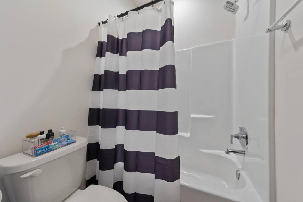 Teche House KING Bed Luxury Getaway Fast WiFi