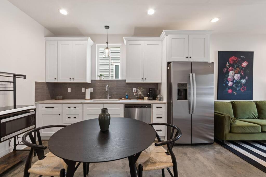 Teche House KING Bed Luxury Getaway Fast WiFi