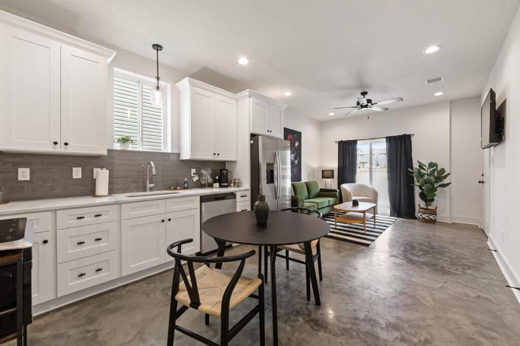 Teche House KING Bed Luxury Getaway Fast WiFi
