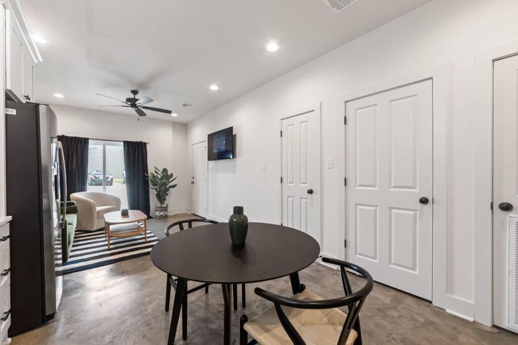 Teche House KING Bed Luxury Getaway Fast WiFi