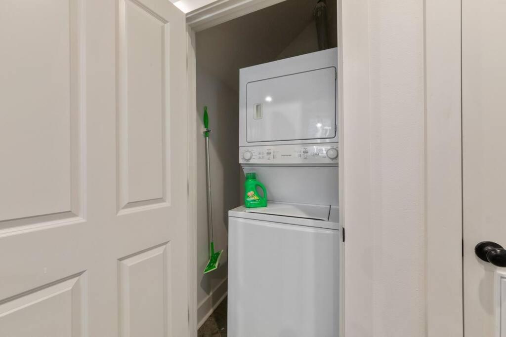 Teche House KING Bed Luxury Getaway Fast WiFi