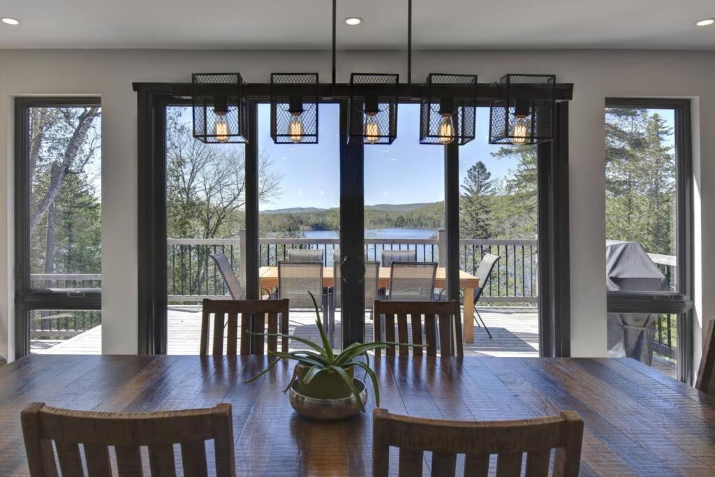 Modern Lakefront Chalet Private Jacuzzi Dock